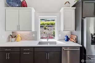 1076 12th Ave, Fox Island, WA 98333 - Photo 9