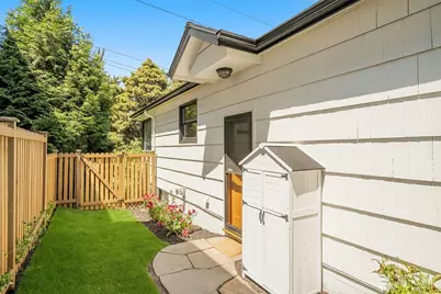 2456 3rd Avenue W, Seattle, WA 98119 - Photo 23