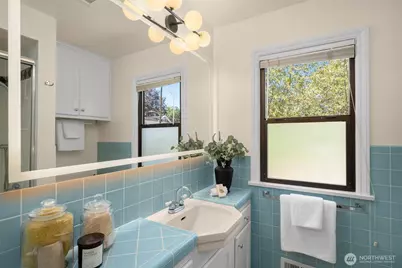 2456 3rd Avenue W, Seattle, WA 98119 - Photo 17