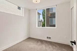 8815 Interlake Ave N, Seattle, WA 98103 - Photo 15