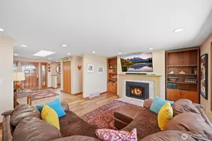 1010 1st Ln, Mukilteo, WA 98275 - Photo 9