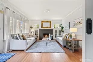 360 Howe St, Seattle, WA 98109 - Photo 3
