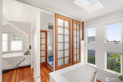 360 Howe Street, Seattle, WA 98109 - Photo 19