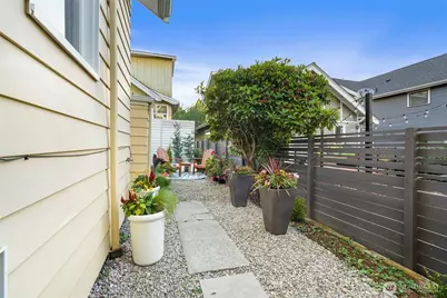 360 Howe Street, Seattle, WA 98109 - Photo 33