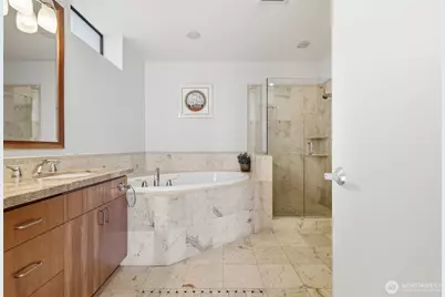 2716 Elliott Avenue #1204, Seattle, WA 98121 - Photo 15