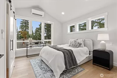 14308 B Roslyn Place N, Seattle, WA 98133 - Photo 3