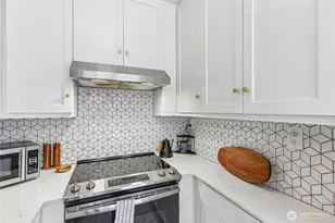 2634 Franklin Ave E, Seattle, WA 98102 - Photo 11