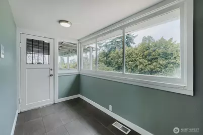98178 5330 S Creston Street, Seattle, WA 98178 - Photo 5