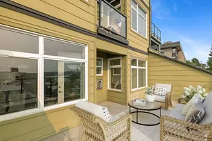 655 W Crockett St, Seattle, WA 98109 - Photo 5