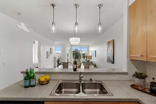 655 W Crockett St, Seattle, WA 98109 - Photo 7