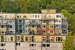 655 W Crockett St, Seattle, WA 98109 - Photo 3