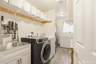 1207 34th St, Bellingham, WA 98229 - Photo 9