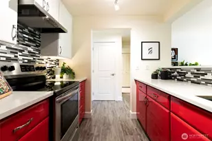 300 N 130th St, Seattle, WA 98133 - Photo 7