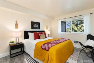 300 N 130th St, Seattle, WA 98133 - Photo 11