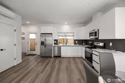 5984 B 26th Avenue SW, Seattle, WA 98106 - Photo 5