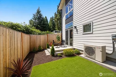 5984 B 26th Avenue SW, Seattle, WA 98106 - Photo 19