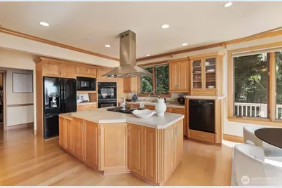 12510 Holmes Point Drive NE, Kirkland, WA 98034 - Photo 17