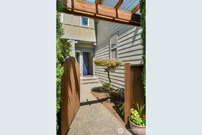 6750 163rd Place SE #B, Bellevue, WA 98006 - Photo 3