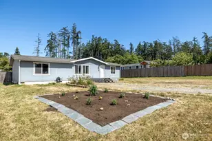 1060 Sidney St, Oak Harbor, WA 98277 - Photo 1