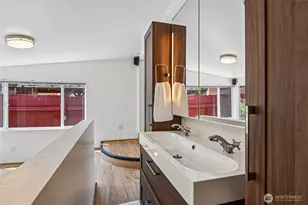 5017 SW Grayson St, Seattle, WA 98116 - Photo 15