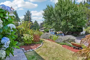 5017 SW Grayson St, Seattle, WA 98116 - Photo 3