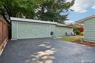 5017 SW Grayson St, Seattle, WA 98116 - Photo 31