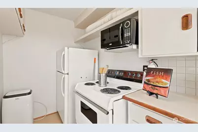 2450 Dexter Avenue N #303, Seattle, WA 98109 - Photo 19