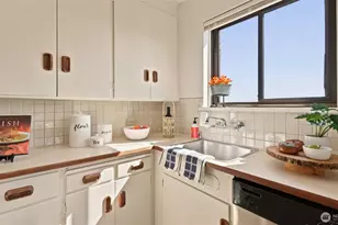 2450 Dexter Ave N, Seattle, WA 98109 - Photo 17