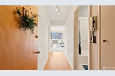 2450 Dexter Avenue N #303, Seattle, WA 98109 - Photo 9