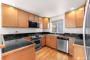 8516 Nesbit Ave N, Seattle, WA 98103 - Photo 11