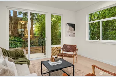 10835 11th Avenue NE, Seattle, WA 98125 - Photo 3