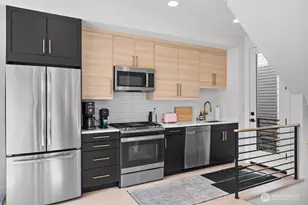 712 W Bertona St, Seattle, WA 98119 - Photo 11