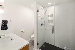 905 Cherry St, Seattle, WA 98104 - Photo 15