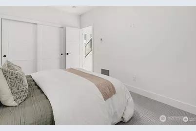 762 N 65th Street #B, Seattle, WA 98103 - Photo 17