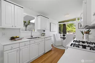 12039 SE 42nd St, Bellevue, WA 98006 - Photo 7