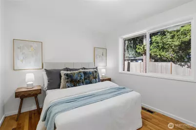 12039 SE 42nd St, Bellevue, WA 98006 - Photo 17