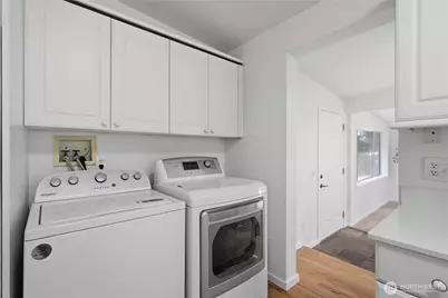 12039 SE 42nd St, Bellevue, WA 98006 - Photo 11