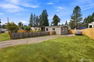 13104 Ridge Cir E, Bonney Lake, WA 98391 - Photo 3