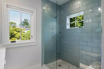 2910 9th Avenue W, Seattle, WA 98119 - Photo 27