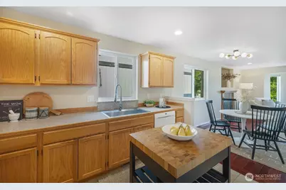 4084 Letitia Avenue S, Seattle, WA 98118 - Photo 9