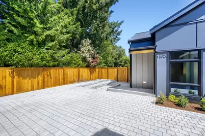 13024 Corliss Avenue N, Seattle, WA 98133 - Photo 3