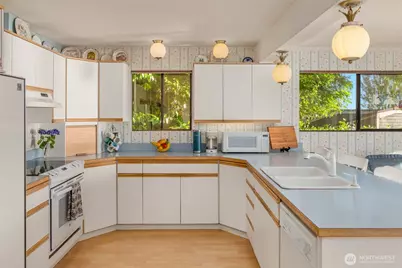 1300 8th Street W, Kirkland, WA 98033 - Photo 19