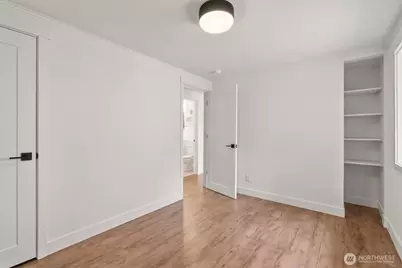 10328 Ashworth Avenue N, Seattle, WA 98133 - Photo 9