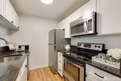 10822 NE 148th Lane #J102, Bothell, WA 98011 - Photo 9