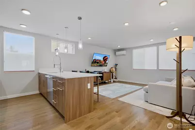 11530 Greenwood Avenue N, Seattle, WA 98133 - Photo 7