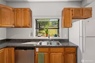 613 Cherry St, Raymond, WA 98577 - Photo 11