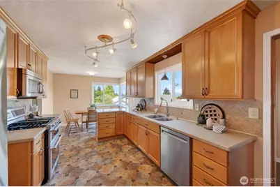 1119 Longview Avenue, Anacortes, WA 98221 - Photo 13
