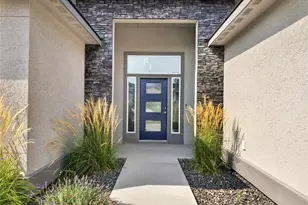 1320 W Pax Ct, Sunnyside, WA 98944 - Photo 3