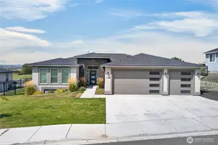 1320 W Pax Ct, Sunnyside, WA 98944 - Photo 1