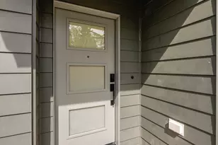 6028 41st Ave NE, Seattle, WA 98115 - Photo 3